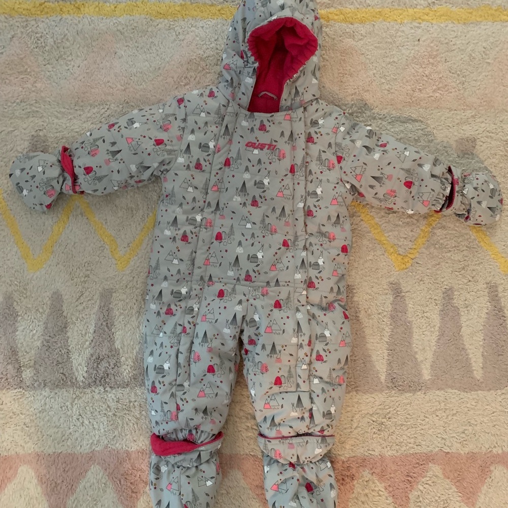 Gusti snow suit never worn
